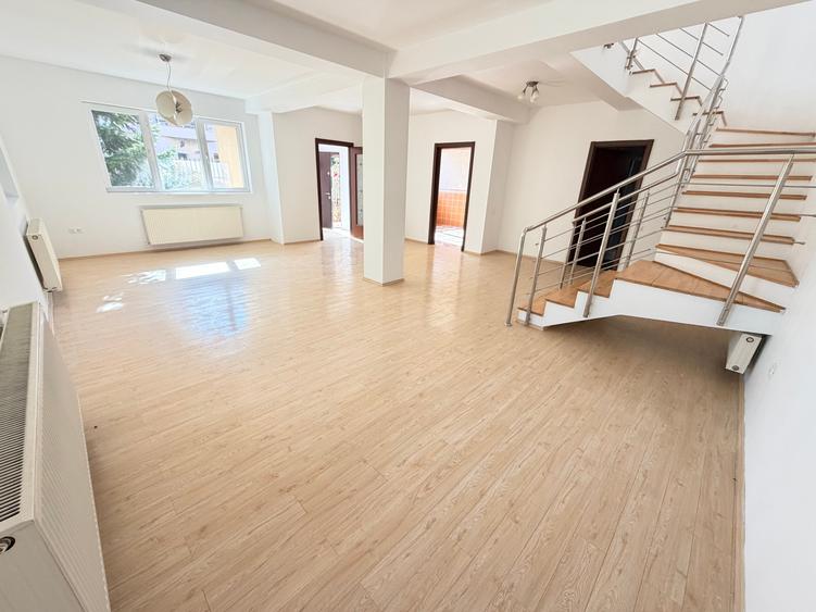 Duplex cu 4 camere cu Canalizare în Central