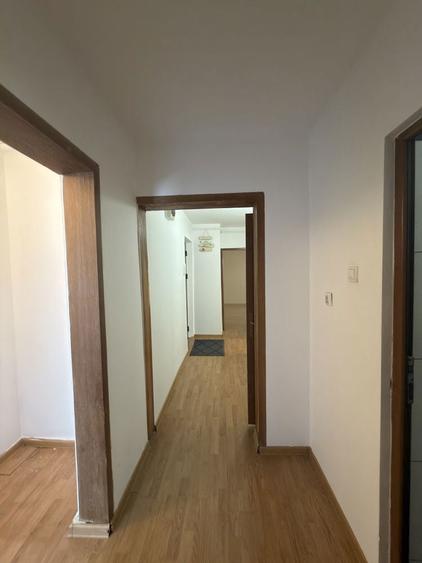 Apartament cu 3 camere decomandat în Exterior Vest