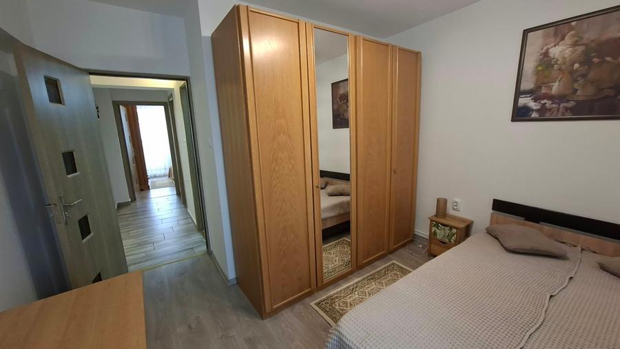 Apartament cu 3 camere decomandat în Corina