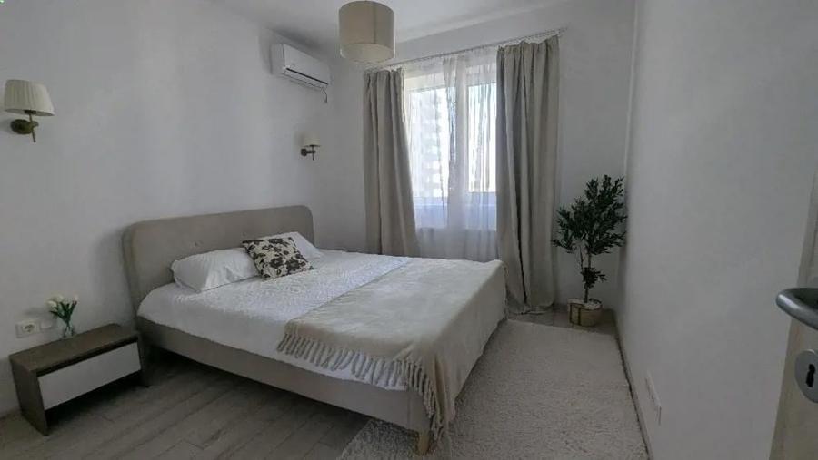 Apartament cu 2 camere decomandat în Uverturii