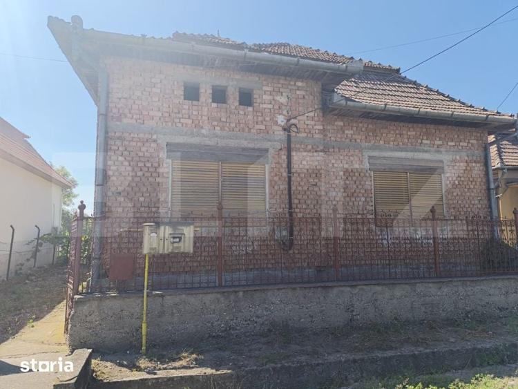 Casă cu 3 camere cu Teren 1435 Mp în Central