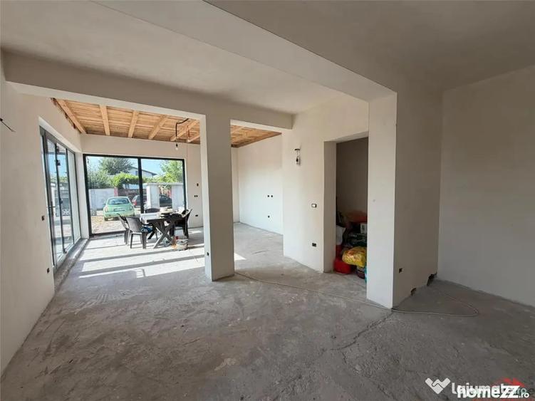 Casă cu 4 camere cu Teren 250 Mp în Vânători