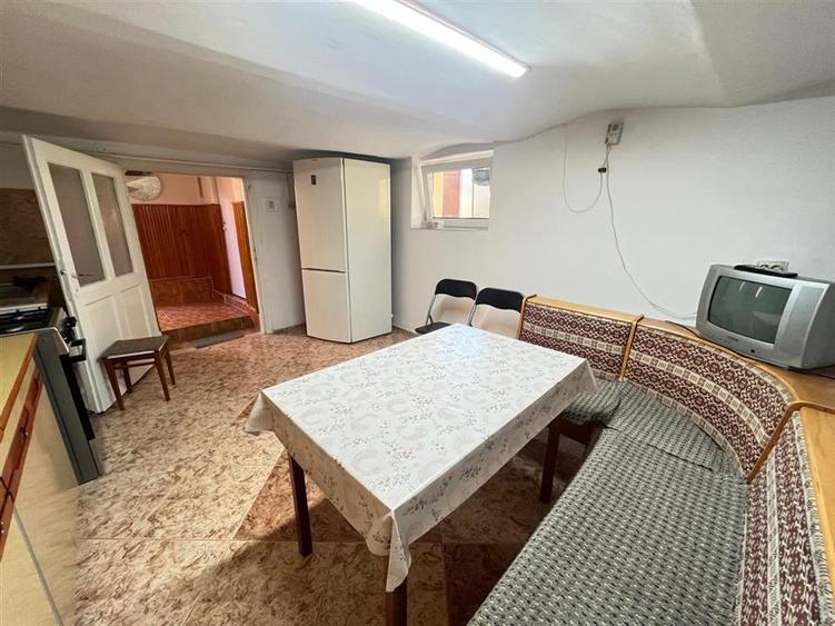 Casă individuală cu 4 camere cu Garaj în Lupeni