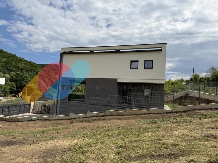 Casă individuală cu 4 camere cu Garaj în Mănăștur