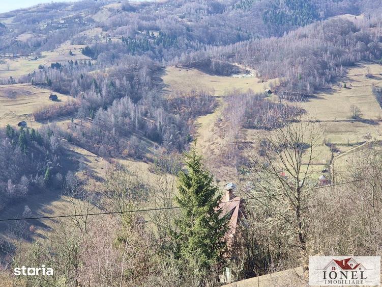 Casă cu 7 camere cu Teren 1400 Mp în Valea Lungă