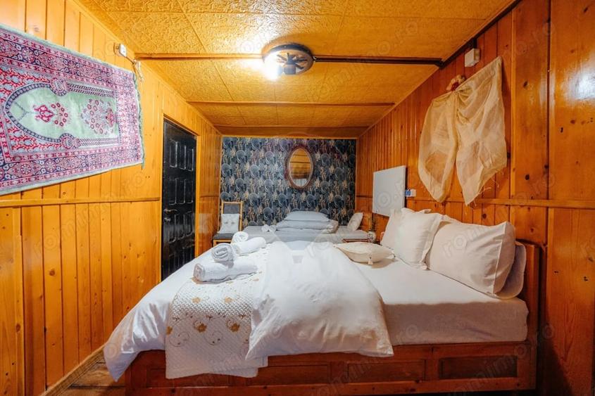 Casă cu 6 camere cu Teren 861 Mp în Corbi