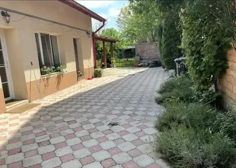 Casă cu 4 camere cu Teren 477 Mp în Fratelia
