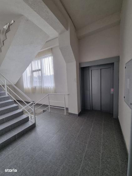 Spațiu comercial, de 2,416 mp, în Central