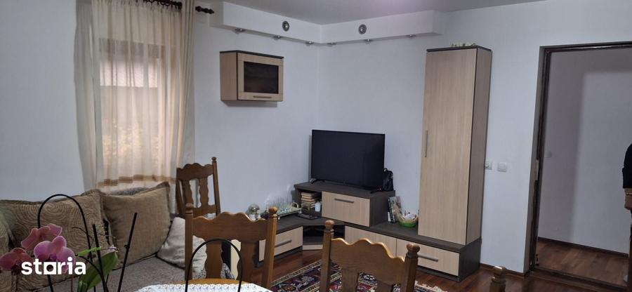 Casă cu 5 camere cu Teren 1150 Mp în Central