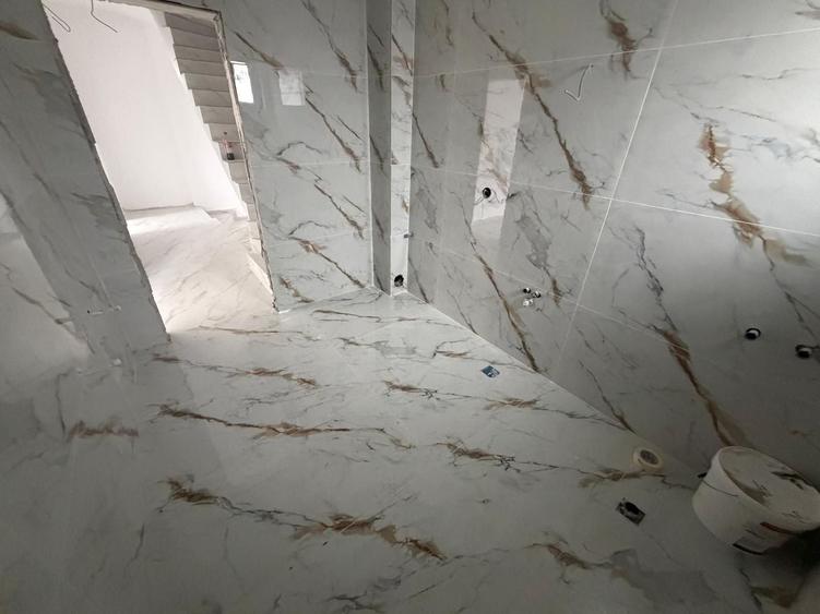 Duplex cu 3 camere cu Canalizare în Central