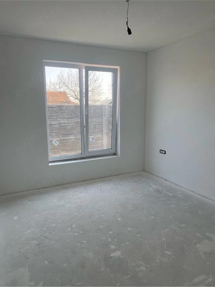 Casă cu 3 camere cu Teren 830 Mp în Albina