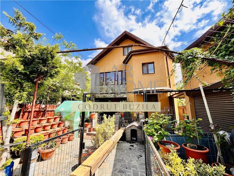 Casă individuală cu 6 camere cu Teren 248 Mp în Malu Roșu