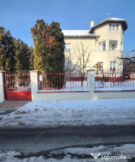 Casă cu 5 camere cu Teren 1000 Mp în Decebal