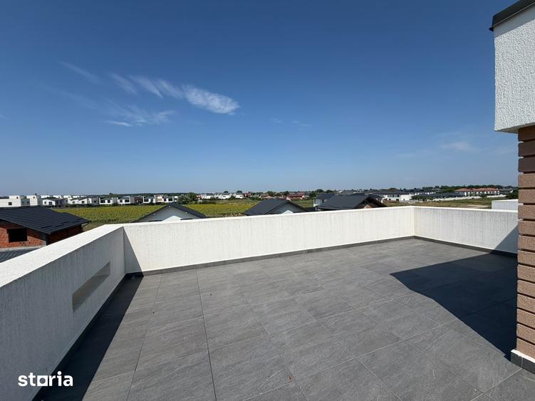 Casă cu 4 camere cu Teren 300 Mp în Tunari