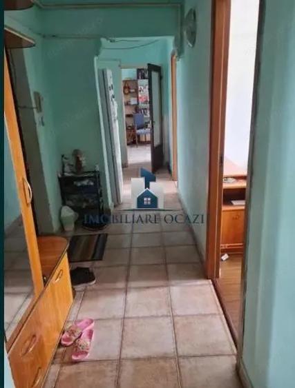 Apartament cu 4 camere semidecomandat în Berceni