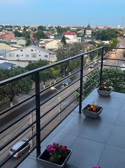 Apartament cu 3 camere decomandat în Sebastian