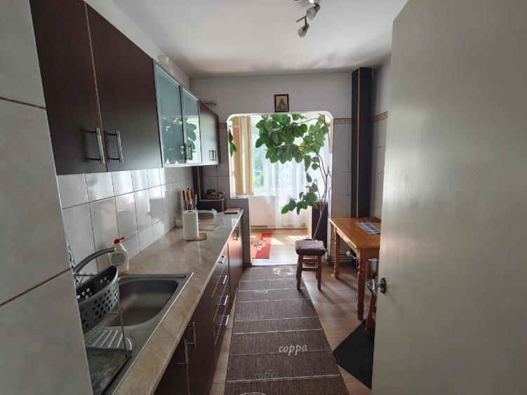 Apartament cu 3 camere în Mihai Bravu