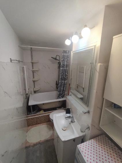 Garsonieră decomandată în Central