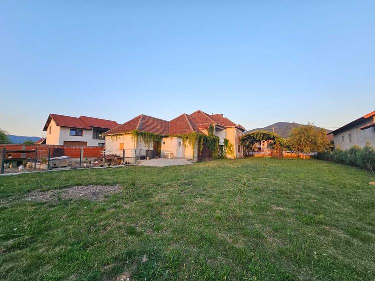 Casă cu 4 camere în Tur
