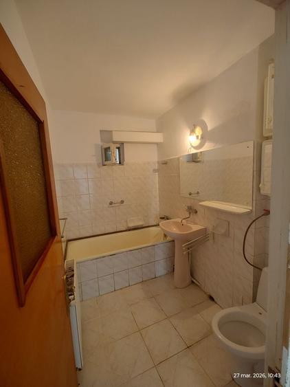 Apartament cu 3 camere decomandat în Drumul Carului
