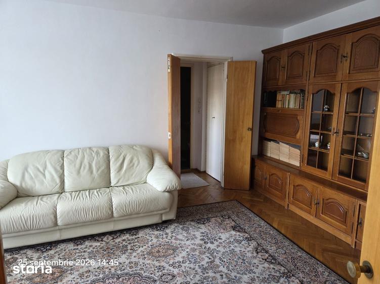 Apartament cu 4 camere în Șerban Vodă