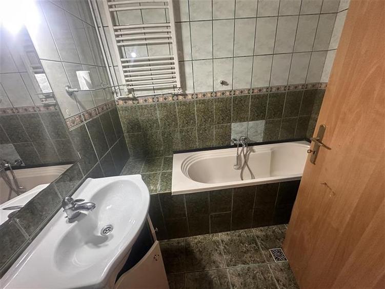 Apartament cu 4 camere decomandat, mobilat în Lipovei