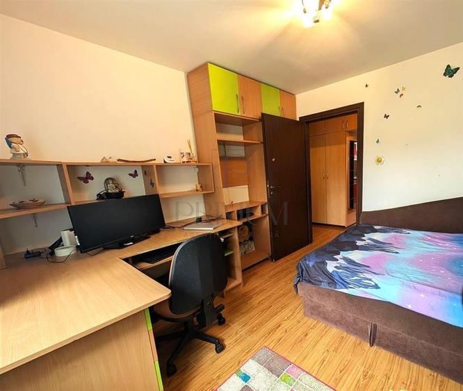 Apartament cu 4 camere decomandat, mobilat în Steaua