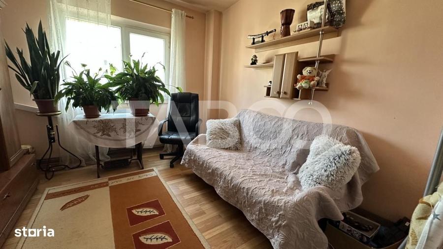 Apartament cu 4 camere decomandat în Mihai Viteazul
