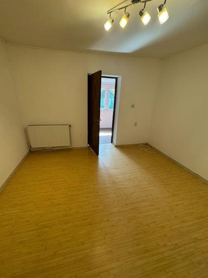 Casă individuală cu 3 camere cu Canalizare în Brătianu
