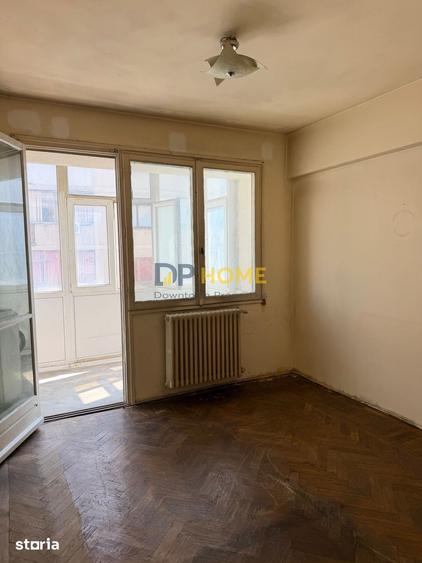 Apartament cu 3 camere semidecomandat în Centrul Civic