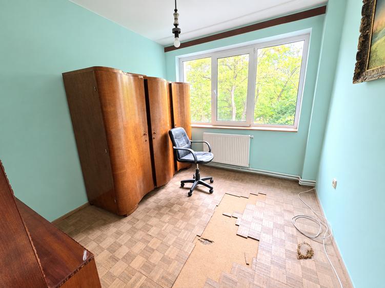 Apartament cu 4 camere semidecomandat în Hipodrom