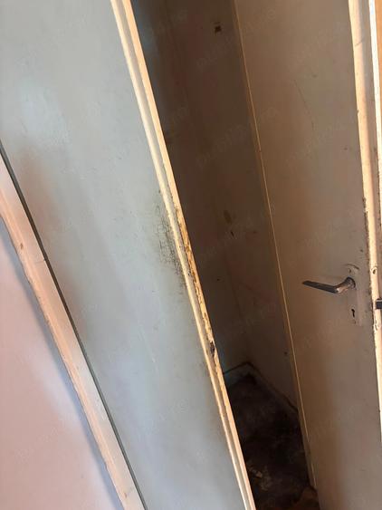 Apartament cu 3 camere semidecomandat în Cet