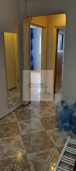 Apartament cu 3 camere semidecomandat în Giulești