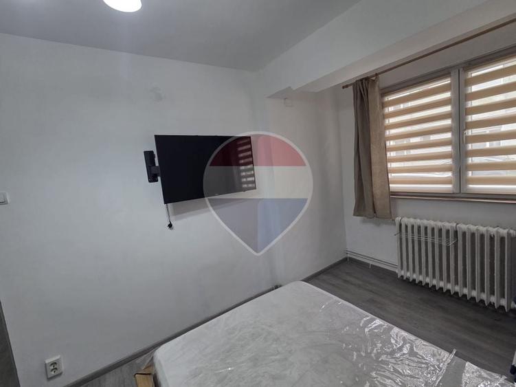 Apartament cu 2 camere semidecomandat, mobilat în Central