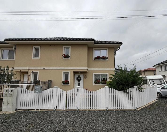 Casă cu 4 camere cu Teren 250 Mp în Giroc