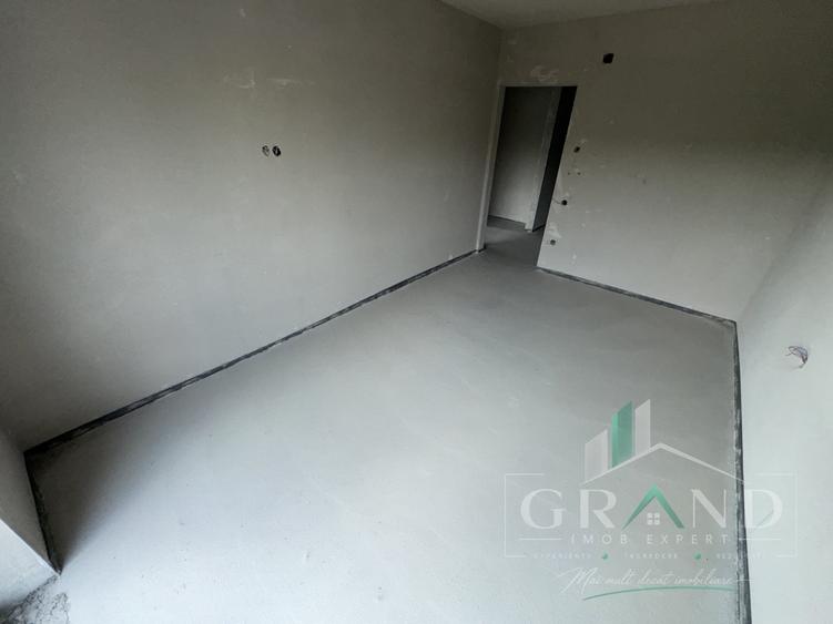 Apartament cu 4 camere semidecomandat în Andrei Mureșanu
