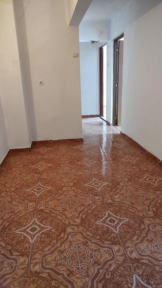 Apartament cu 3 camere decomandat în Berzasca