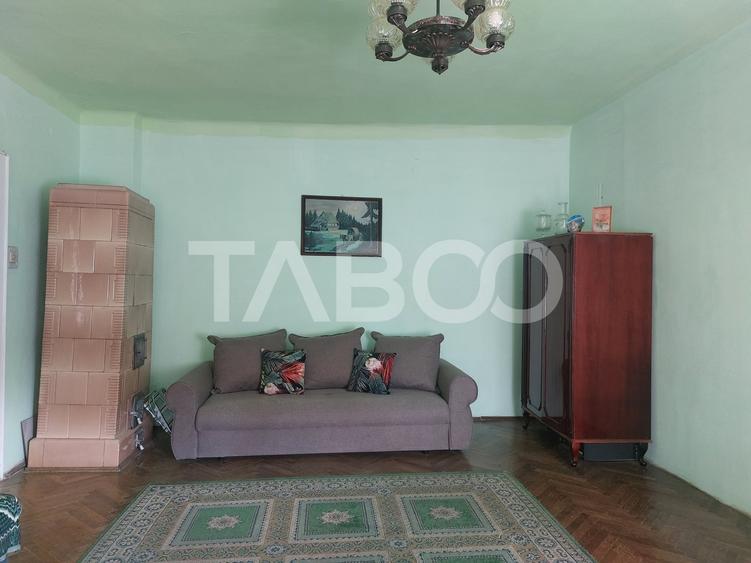 Apartament cu 3 camere semidecomandat, mobilat în Cisnădie