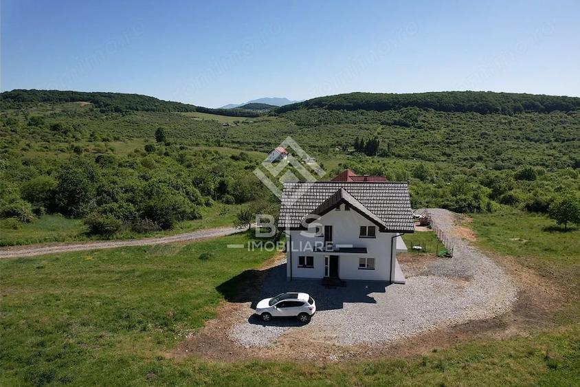 Casă cu Teren 500 Mp în Est