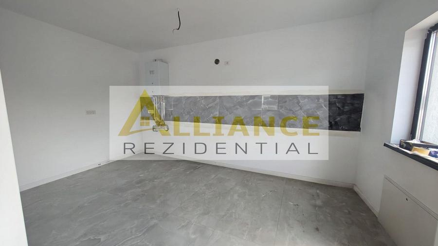 Casă individuală cu 4 camere cu Canalizare în Berceni