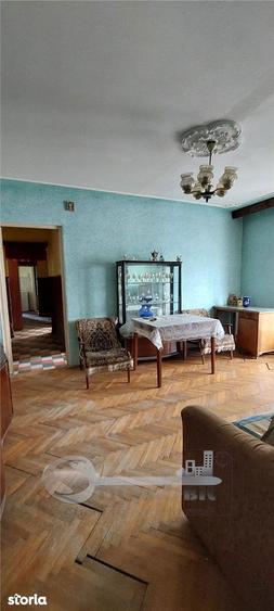 Apartament cu 4 camere semidecomandat în Copou