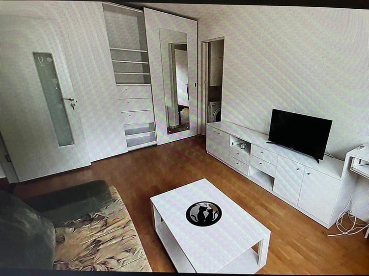 Apartament cu 2 camere semidecomandat în Boul Roșu