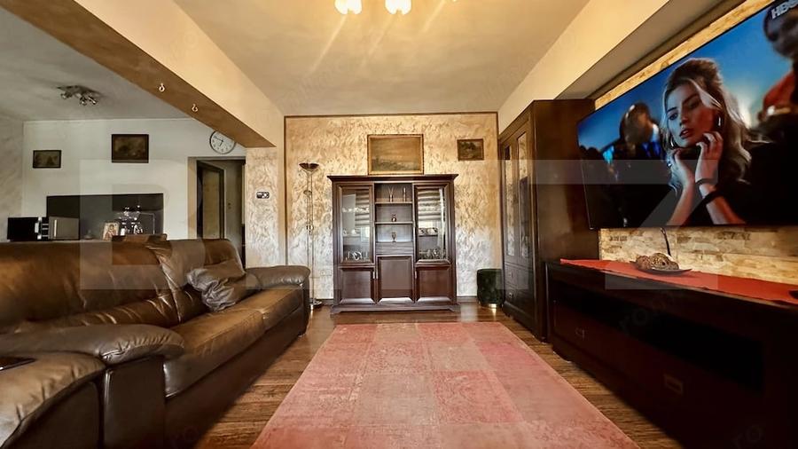 Apartament cu 4 camere decomandat în Dacia