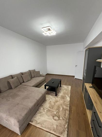 Apartament cu 2 camere decomandat în Titan