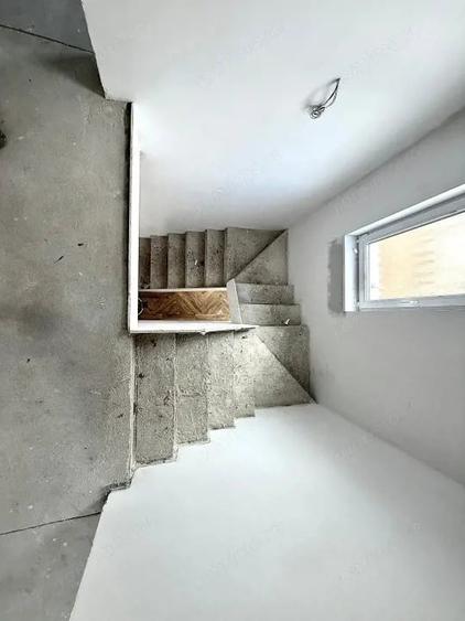 Casă cu 5 camere cu Teren 360 Mp în Urseni