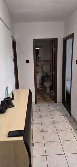 Apartament cu 3 camere decomandat, mobilat în Nicolina