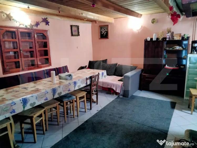 Casă cu 5 camere cu Teren 350 Mp în Deal