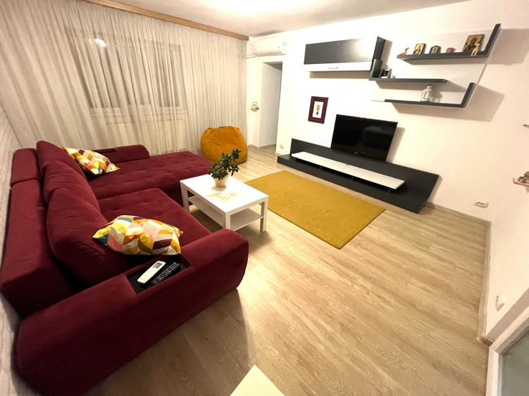 Apartament cu 3 camere decomandat în Central