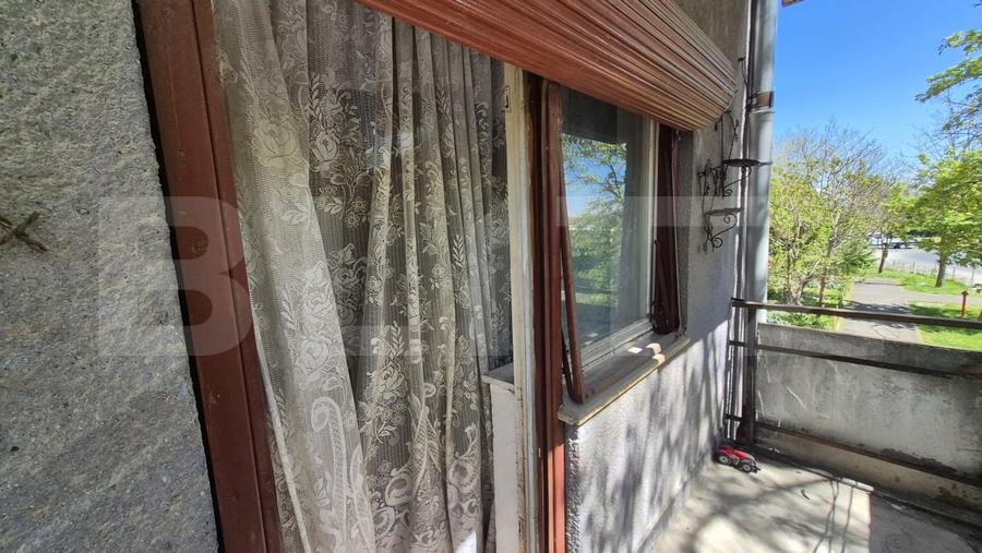 Apartament cu 4 camere semidecomandat, mobilat în Micro 17