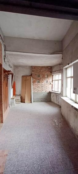 Apartament cu 4 camere semidecomandat în Central
